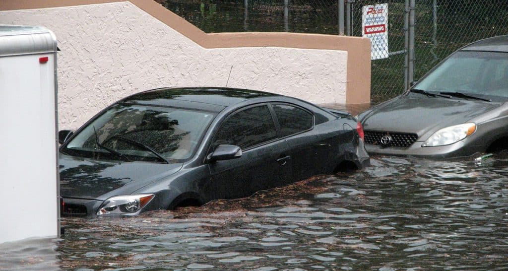 seguro de coche inuncacion y lluvia